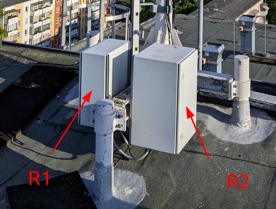 Verteilerkästen R1+R2 neben Antenne